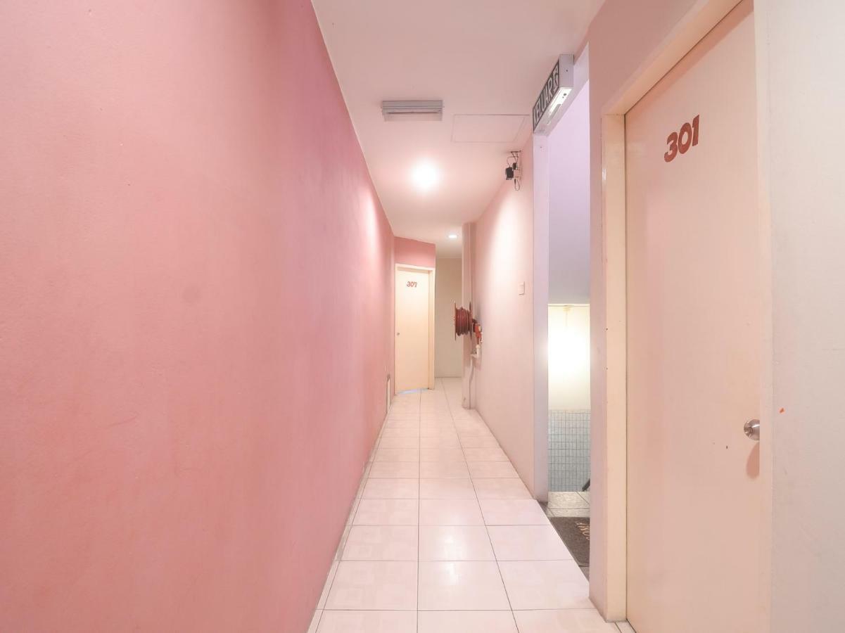 Oyo 44034 弗拉玛酒店 古晋 外观 照片